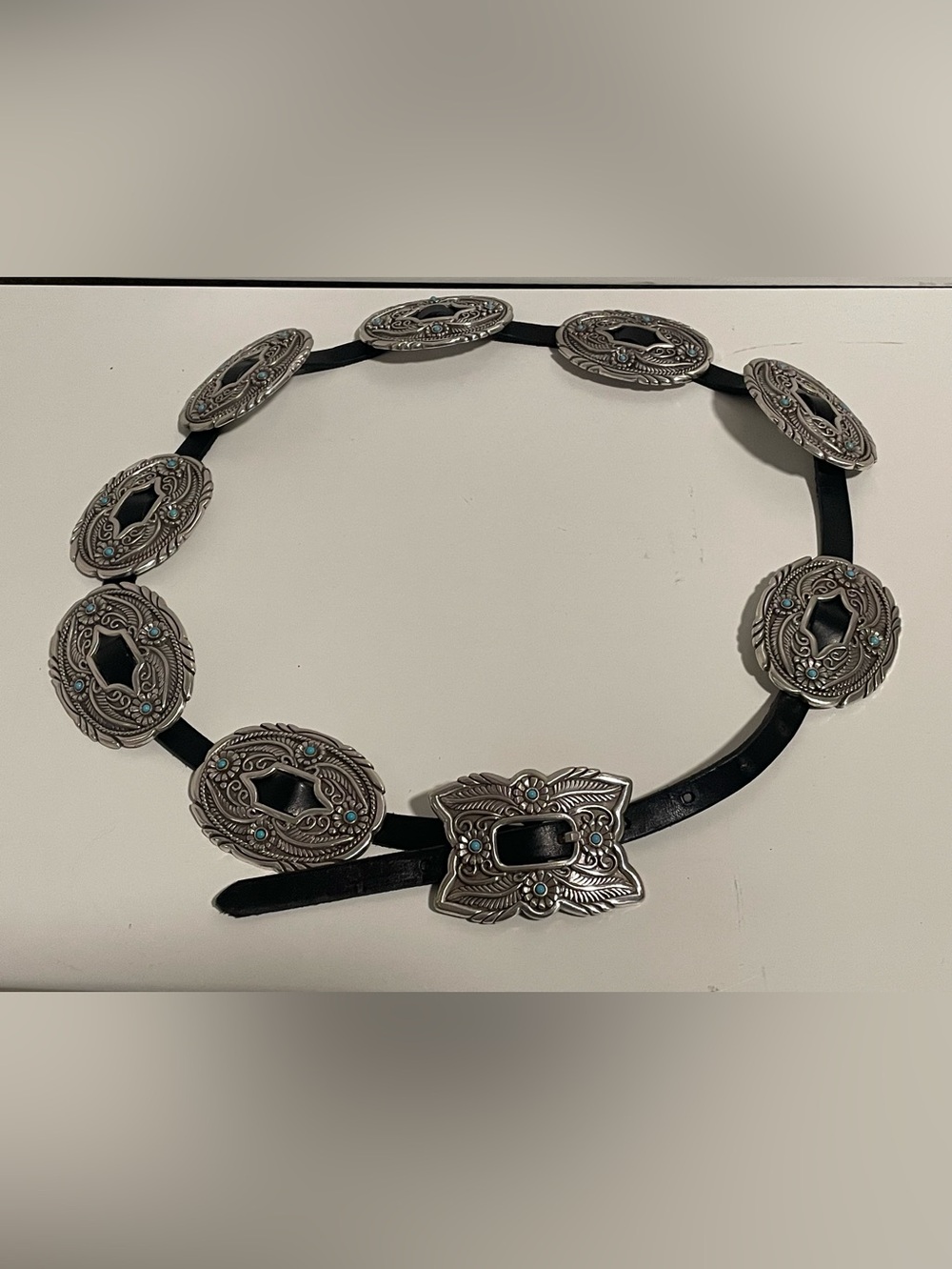 Justin Silver-Tone w/Turquoise
Accents Concho Cowhide Leather Belt